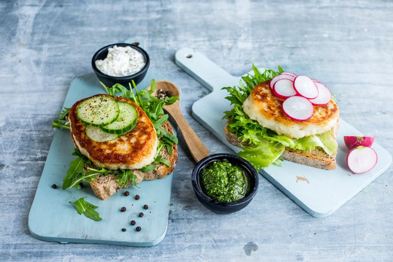 Bilde av brødskive med fiskekaker